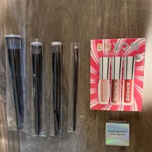 Buxom Lip Gloss Trio with Makeup Brushes